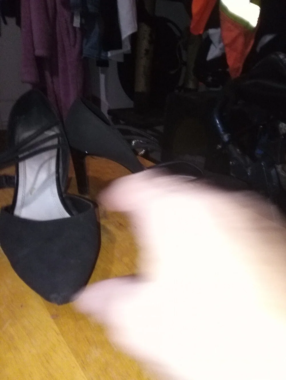 Black Women's Pointed-Toe Strappy Pumps